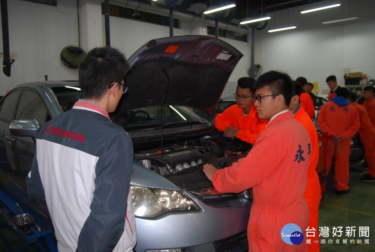 汽車科專班讓學生能夠在短時間內適應職場環境,進而提升職場就業率。
