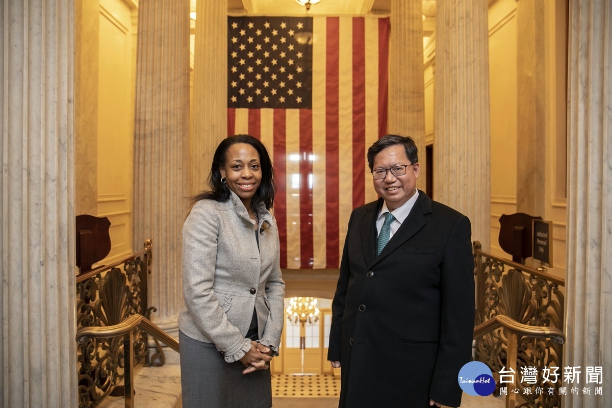 鄭市長到美國眾議院議長Nancy Patricia Pelosi辦公室拜訪，和議長的國安顧問Wyndee Parker討論台灣關係法相關議題
