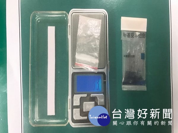北港警分局安居反毒友善通報網發揮功效,巡警透過通報攔查可疑男子,起獲二級毒品安非他命,全案依法移送。(記者陳昭宗拍攝)
