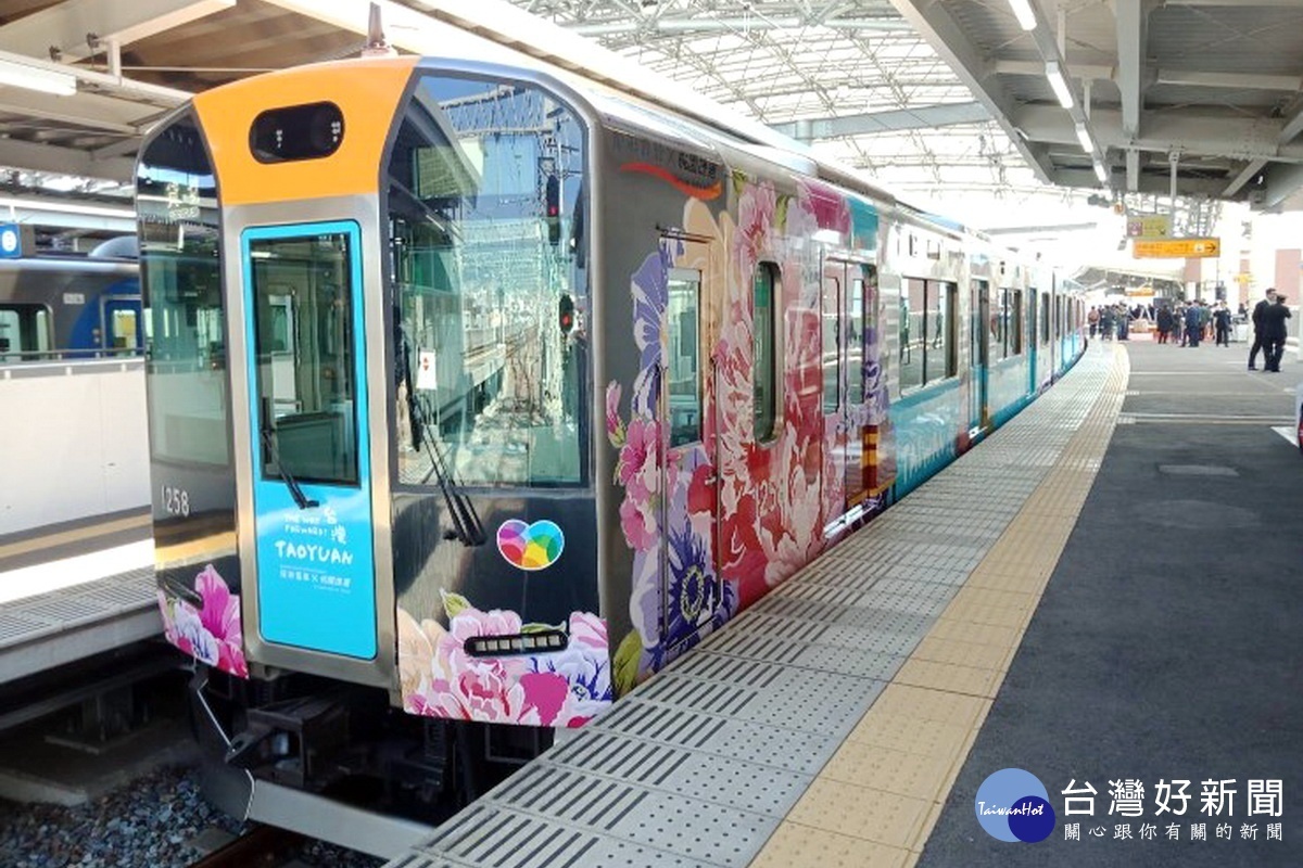 桃園市是台灣客家第一庄，彩繪列車的主視覺以客家花布元素為主體，代表台灣的特色如花樣般美麗精采。