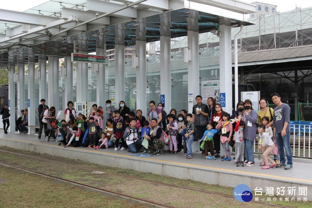 張伏杉表示，感謝台灣高鐵公司協助，讓桃園家扶中心的孩子們能開心的搭乘高鐵前往高雄藝術動物園遊玩。