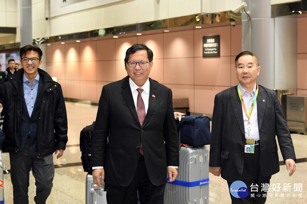 結束11天的訪美行程,桃園市長鄭文燦11日上午7時許搭機返抵國門。