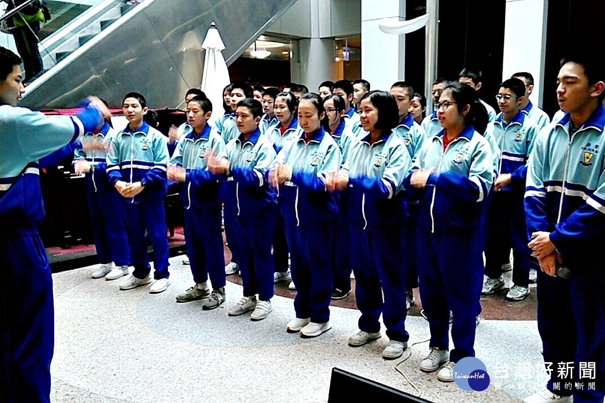 振聲高中到桃園醫院表演 獲在場看診民眾讚揚