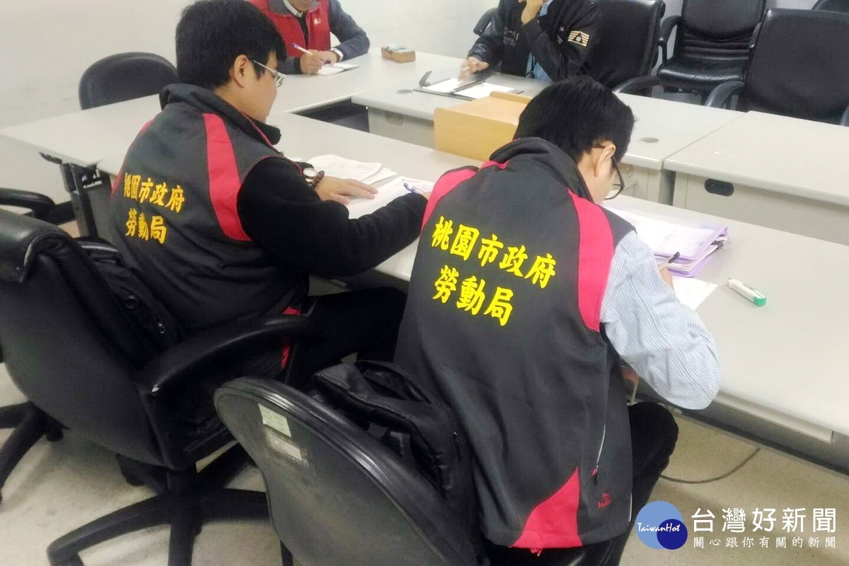 中華映管大量裁員，桃園市政府勞動局入廠訪視。（資料照片）