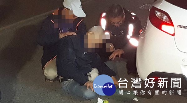 男子身體不適路倒　北港警緊急助送醫 台灣好新聞 第1張