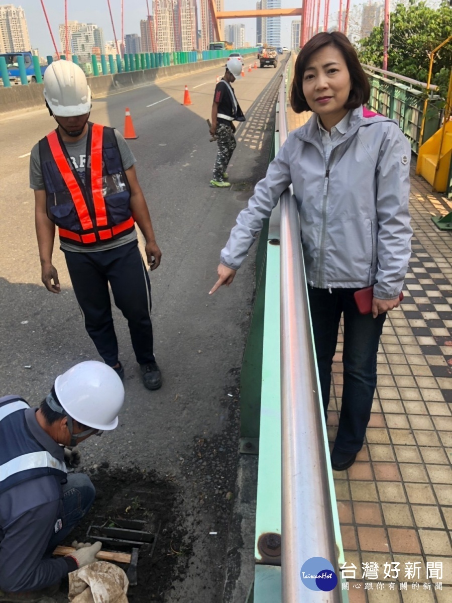 中市虹揚橋排水格柵與路面有高低差　造成機車騎士「犁田」 台灣好新聞 第1張