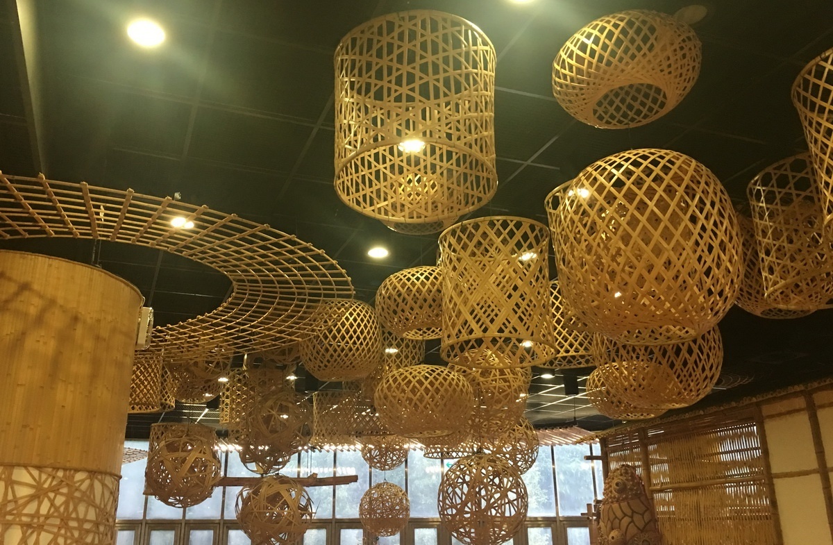 文化局竹博館展出內涵豐富的竹藝。(記者扶小萍攝)