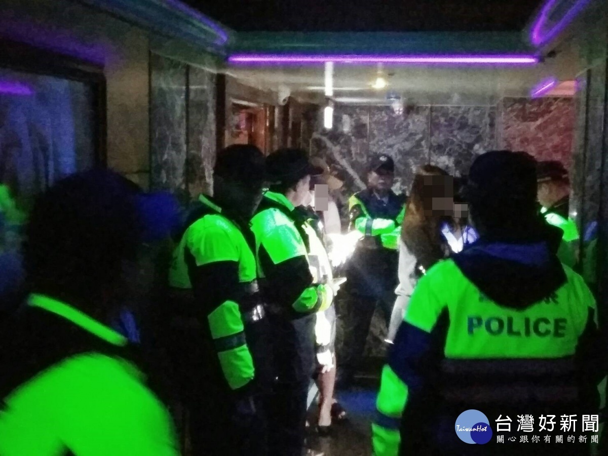 局長陳國進針對轄內易生治安問題場所展開掃蕩臨檢,並要求業者應自主管理,共同維護社會治安。