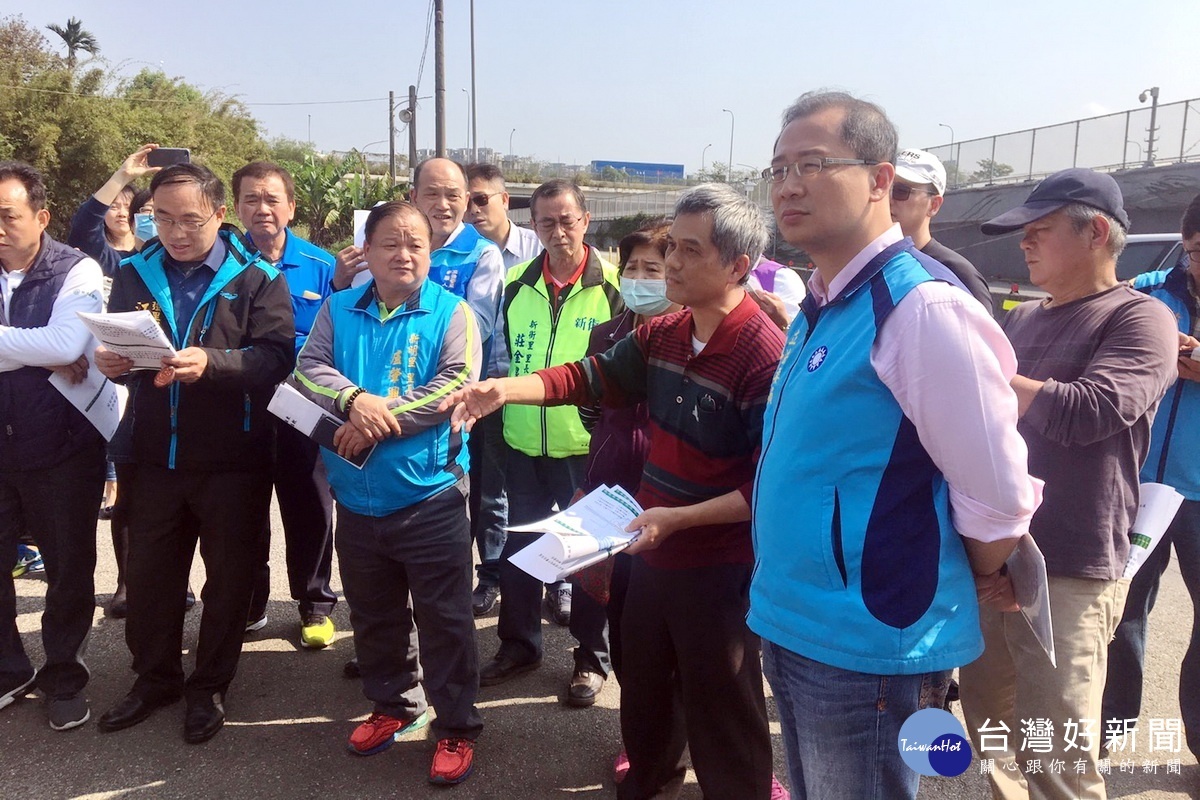 關心國道1中豐北路交流道興建進度,立法委員吳志揚邀相關單位進行現勘,並聽取簡報。