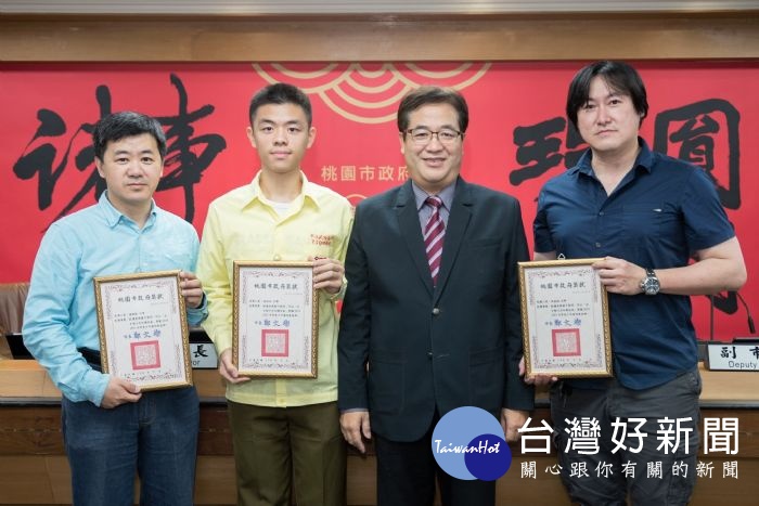 副市長游建華表揚桃園市學校參加「2018韓國首爾國際發明展」及「2018 IEYI世界青少年發明展」獲獎師生。