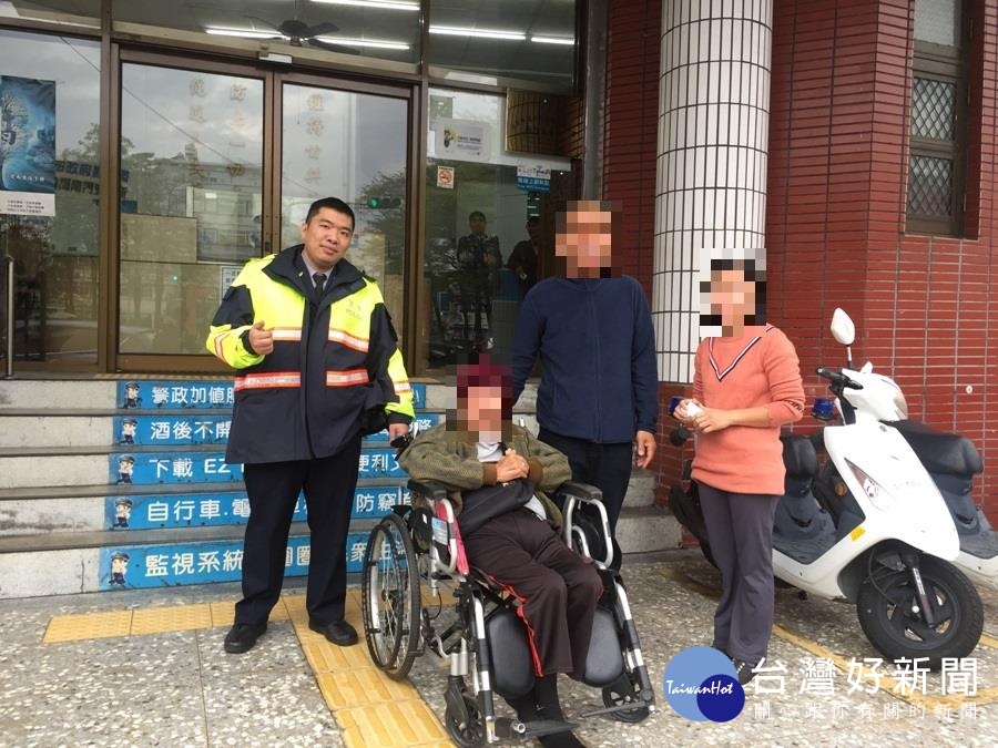 外籍看護與失智翁迷途　熱心警助返家 台灣好新聞 第1張