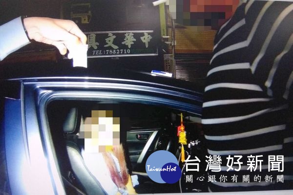 半夜路邊怠速拉K　男子遭現逮沒在怕 台灣好新聞 第1張