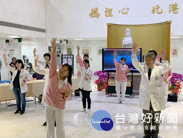 北港媽祖醫院成立中西醫合作的專責乳癌治療團隊,幫助鄉親減少罹癌治療的痛楚,更提醒鄉親預防重於治療的保健觀念。(記者陳昭宗拍攝)