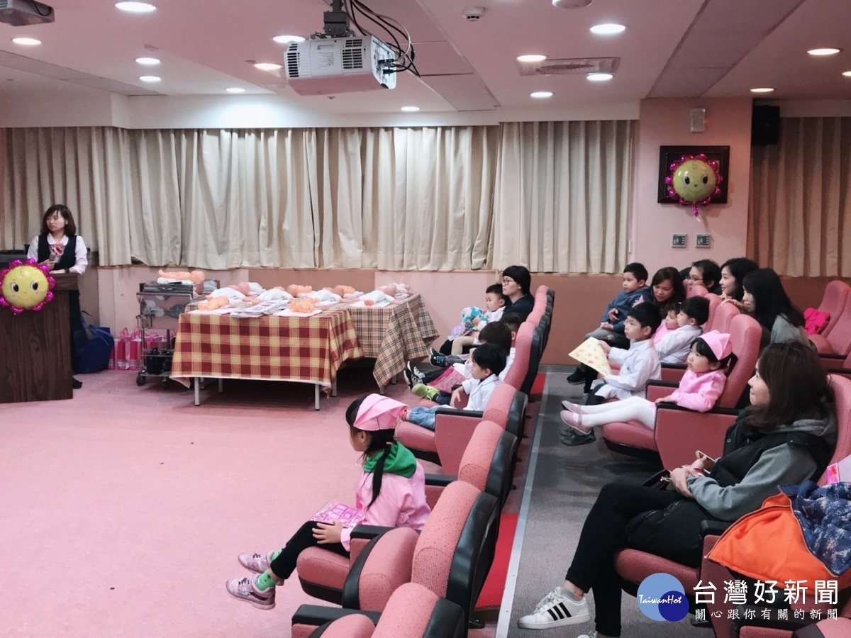 宏其婦幼醫院舉辦別開生面的活動「小小護士營活動」。