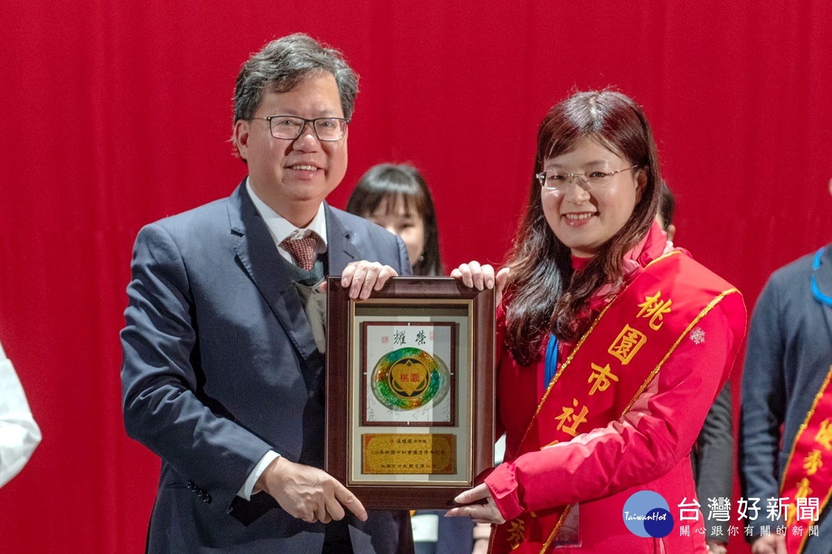 蘆竹選區的桃園市議員張桂綿，榮獲108年青年節社會優秀青年，獲得市長鄭文燦的表揚和祝賀。