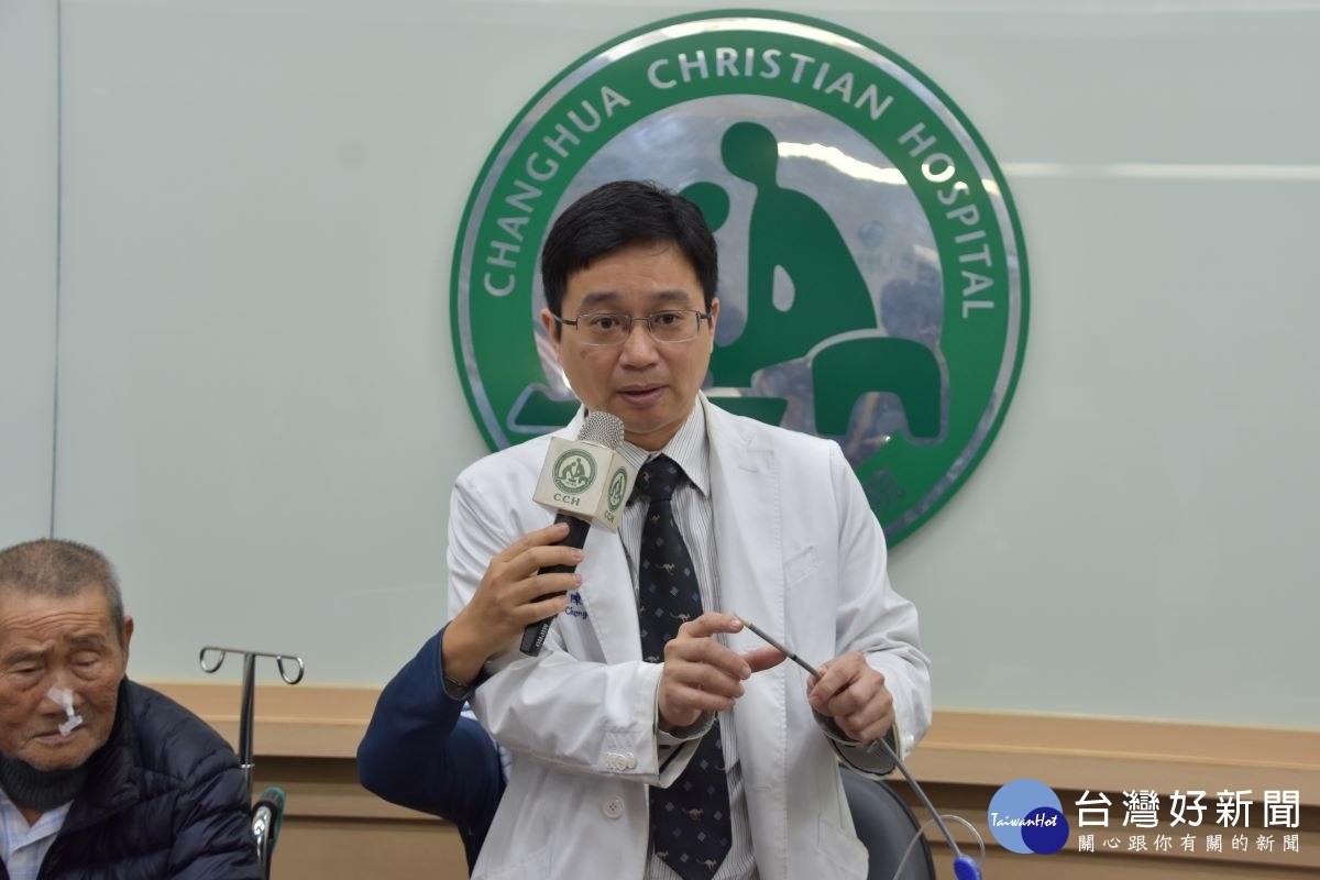 陳映澄醫師提醒民眾,家中長輩如有出現胸悶、頭暈等症狀,可經過心臟超音波檢測是否有主動脈瓣膜狹窄問題,提早因應以免惡化。