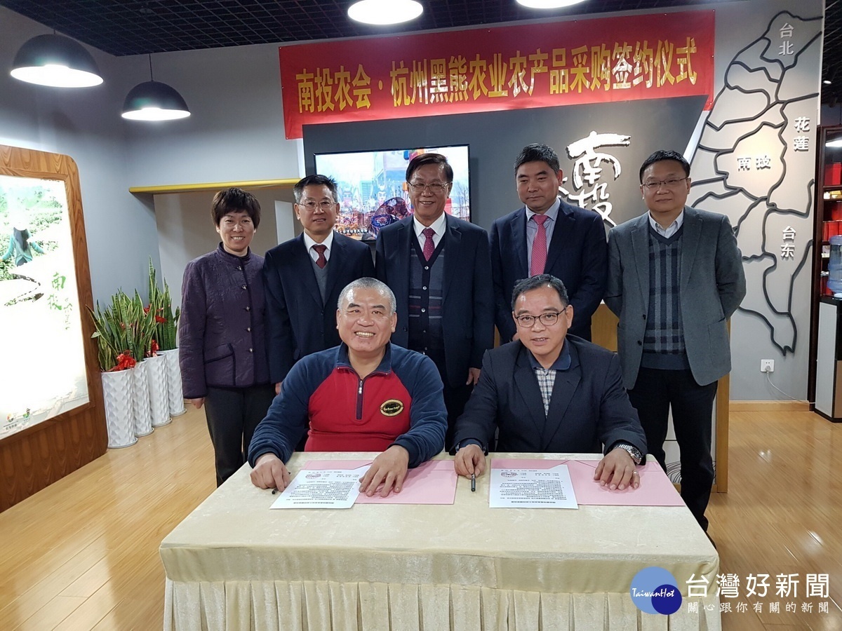 林明溱率領訪問團25日再簽下2.5億採購意向書。(縣府提供)