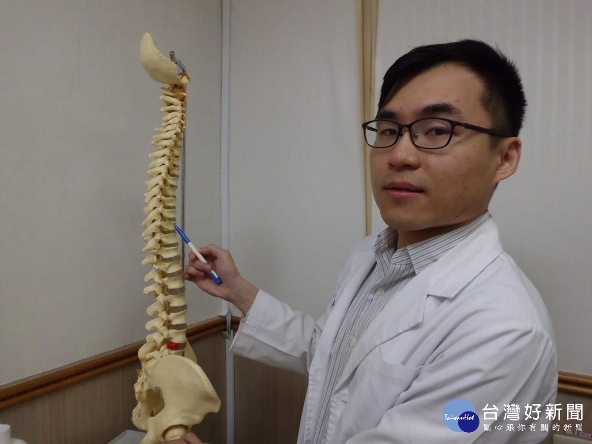 老婦骨骼像「米香」鬆脆疼痛難行　醫師一周內開刀治癒宿疾 台灣好新聞 第2張