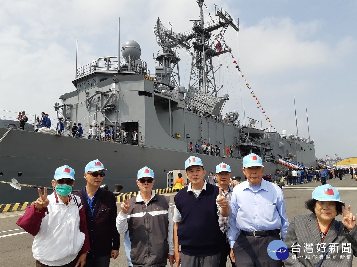 退役榮民台中港參觀艦艇 勾起老兵海上光榮的記憶(照片翻攝)