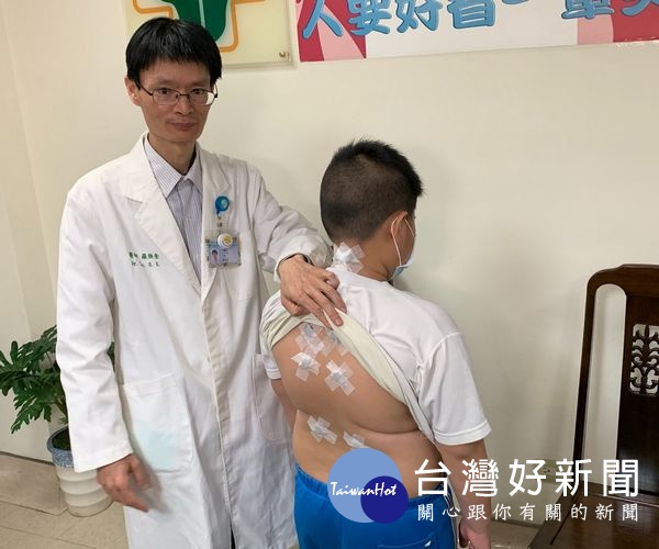 北港媽祖醫院針對過敏氣喘兒童，進行中西醫合作照護治療，有效緩解過敏氣喘等症狀，改善患童的生活品質。（記者陳昭宗拍攝）