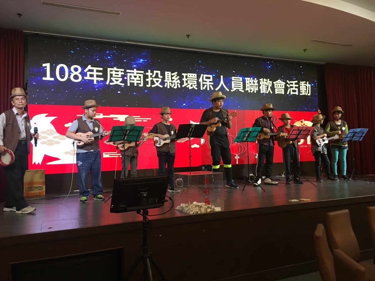 中寮至誠國小烏克麗麗表演。(記者扶小萍攝)