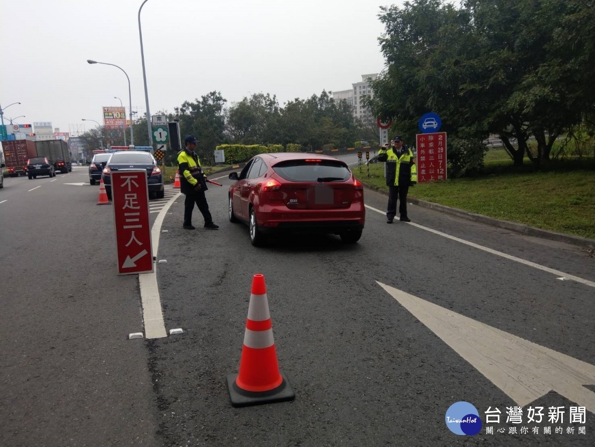 紓解清明連假車潮　楊梅分局交通疏導管制 台灣好新聞 第1張