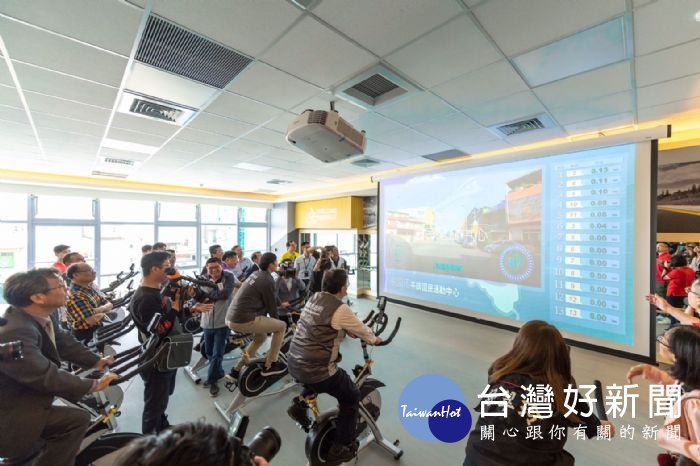 飛輪教室融合虛擬實境科技，互動感十足