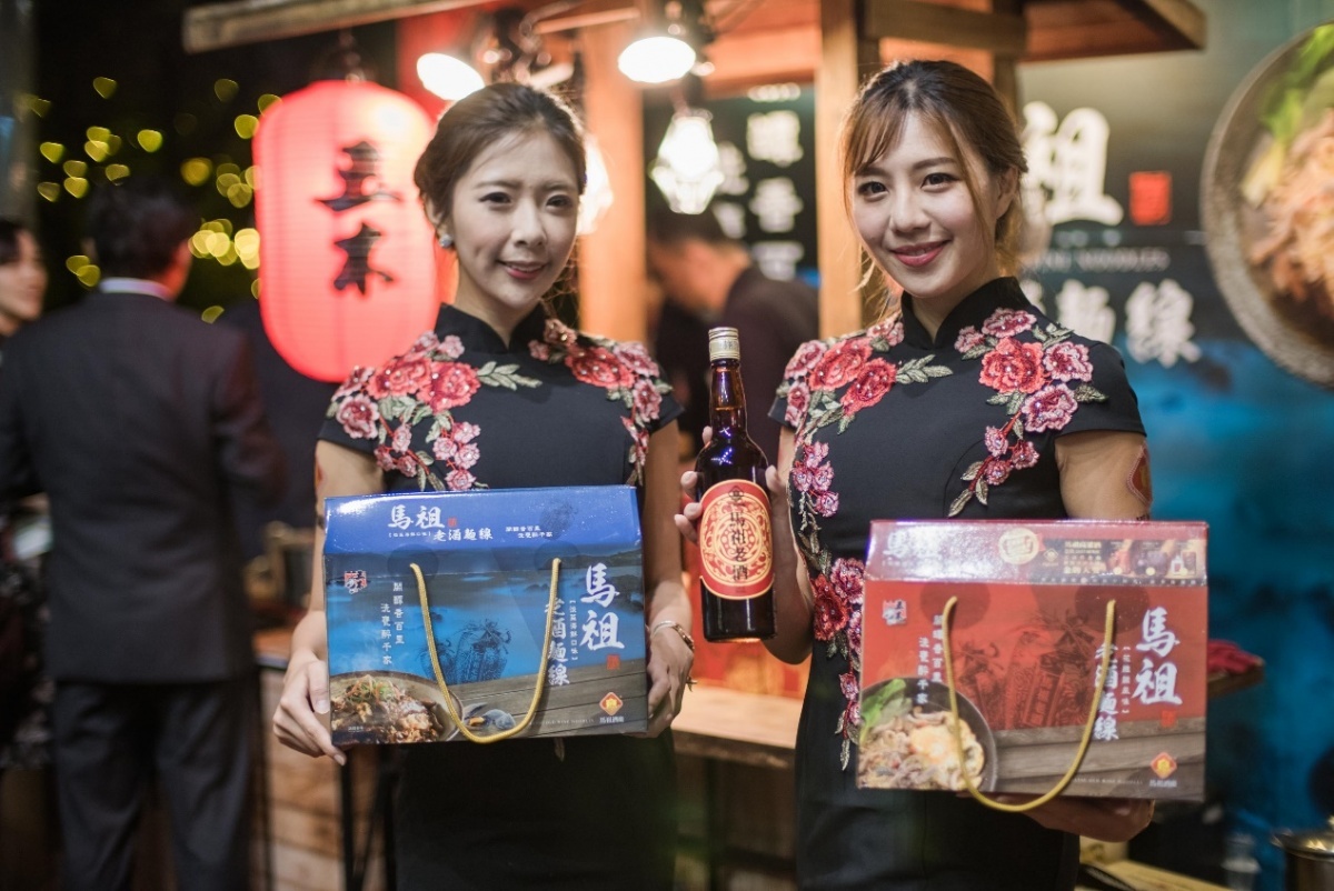 除了原味的馬祖老酒麵線之外,業者還將到訪馬祖必吃的佳餚「淡菜」融入,推出新的「淡菜海鮮風味」。(圖/興霖食品提供)