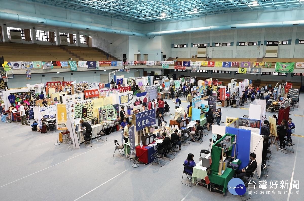 108年全國大專校院學生社團評選暨觀摩活動在中央大學，在依仁堂的社團觀摩活動，場面盛大。