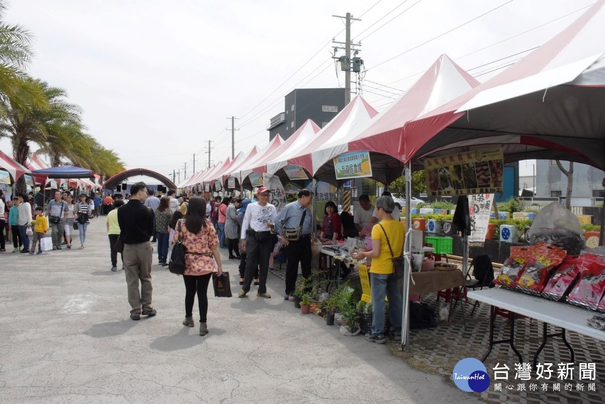 彰化優鮮雞推廣活動中的青農市集。