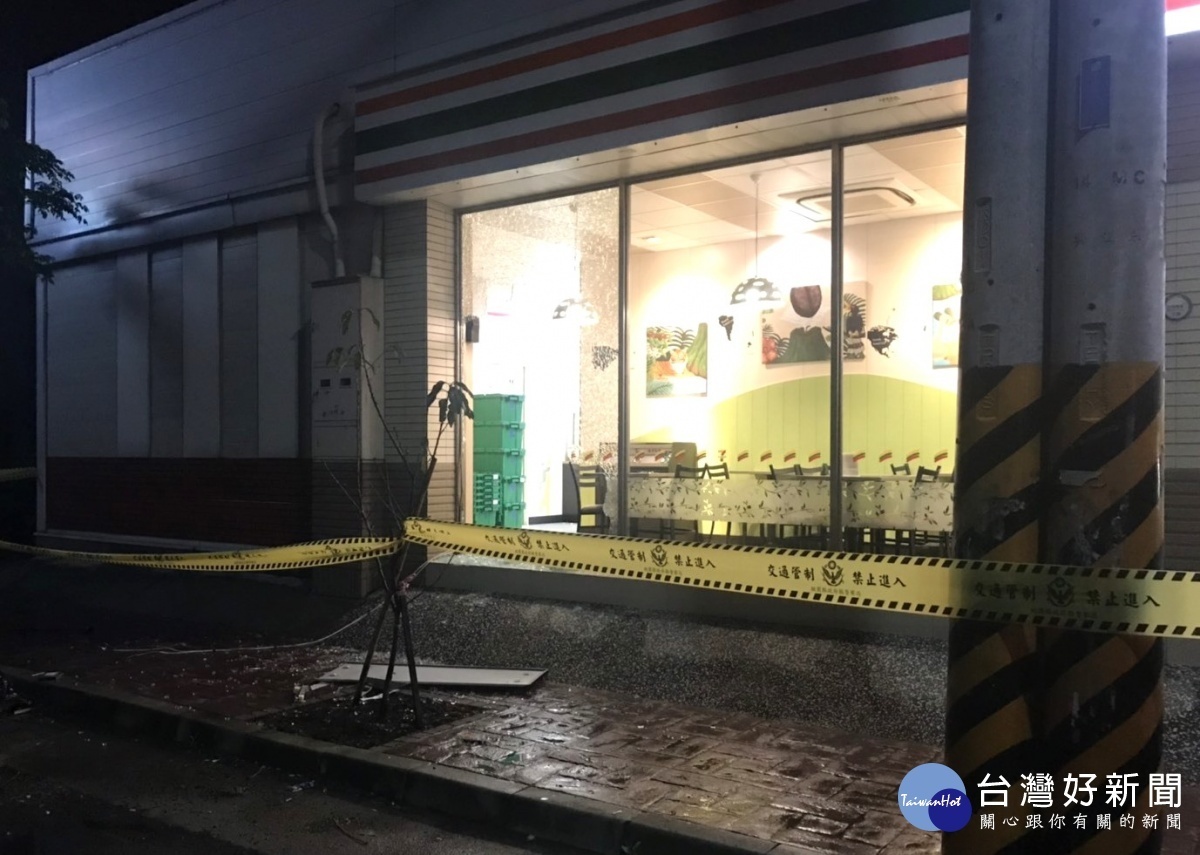桃園市新屋區中山東路超商提款機遭竊,警方鎖定嫌犯特徵,積極查緝犯嫌到案。