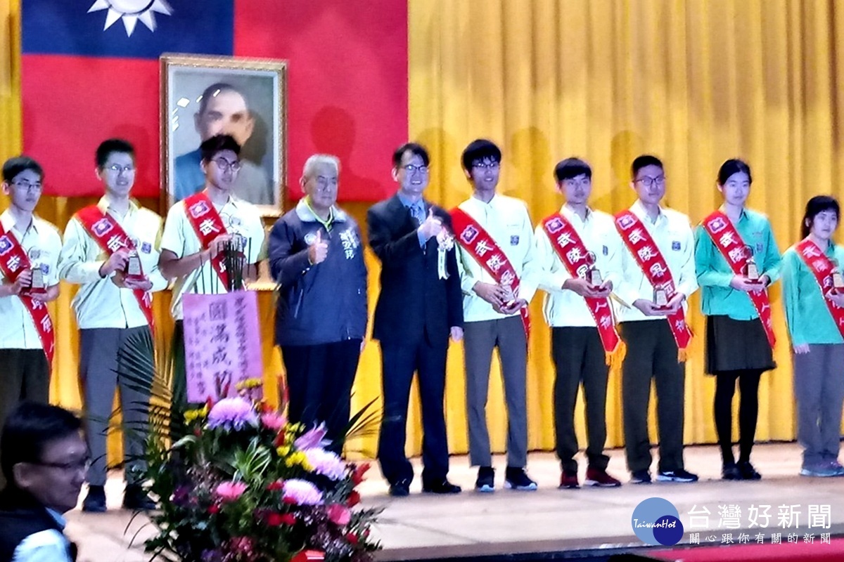 武陵高中慶祝64週年校慶 林煥周細述教學成果表揚13位傑出校友