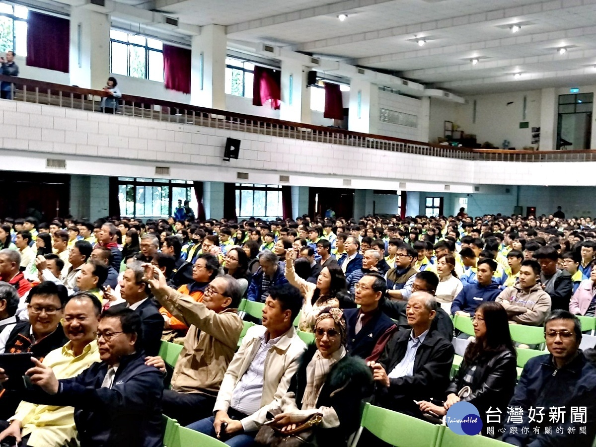 武陵高中慶祝64週年校慶 林煥周細述教學成果表揚13位傑出校友