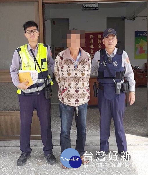 男子受託擔任酒攤的指定駕駛,竟心存僥倖貪杯上路,因行車不穩遭警方攔查酒測值超標,被以現行犯逮捕並依公共危險罪移送法辦。(記者陳昭宗拍攝)