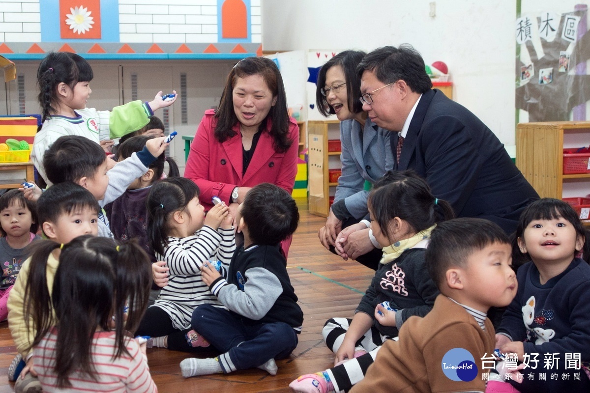 減輕年輕家庭育兒負擔　蔡英文、鄭文燦攜手宣導幼兒園準公共政策 台灣好新聞 第2張