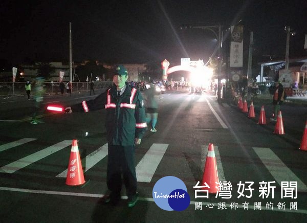 清明連續假期將至,北港警分局為紓解驟增之車流,將編排人員交通管制,也規劃警力及民防、守望相助隊協助,並加強周邊、停車場防竊巡邏。(記者陳昭宗拍攝)