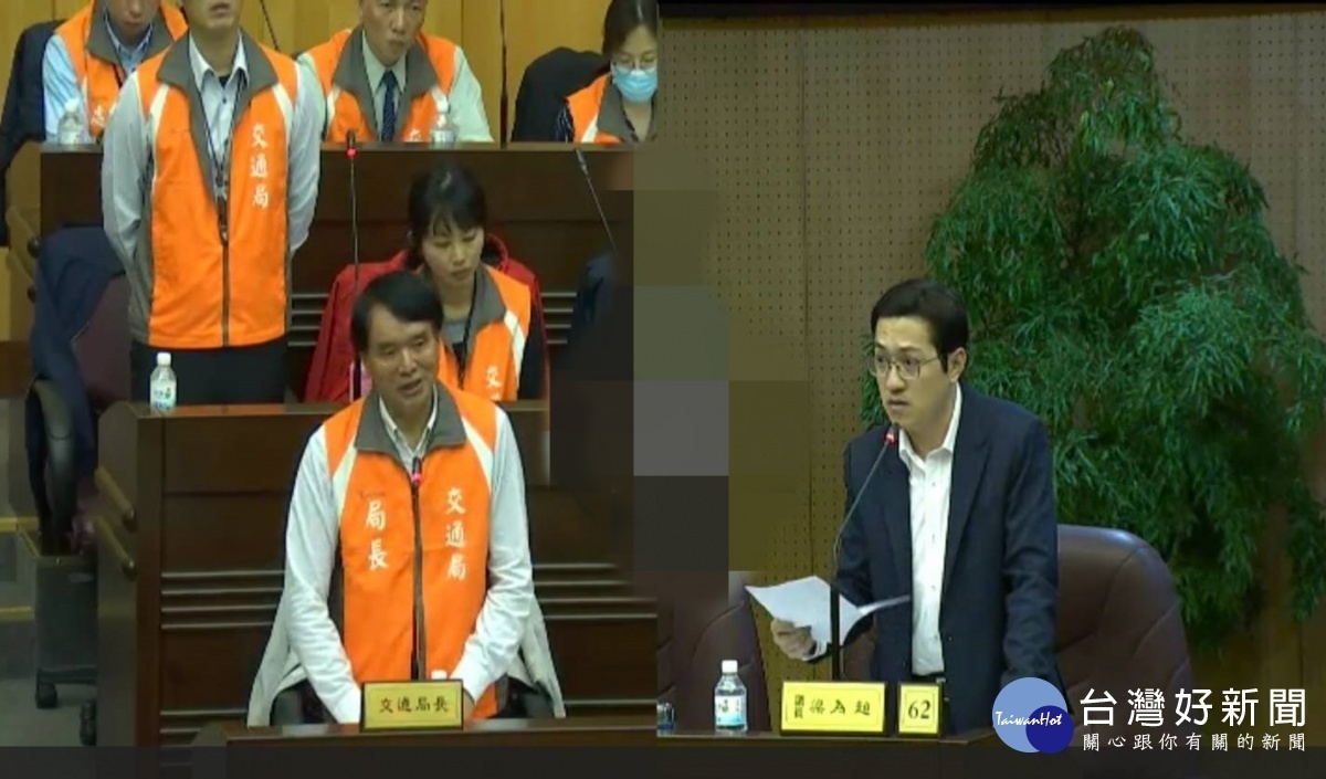 市議員梁為超、魯明哲怒轟中豐交流道5年前就說要動工,到現在連個影子都沒有,無視民眾的期待。