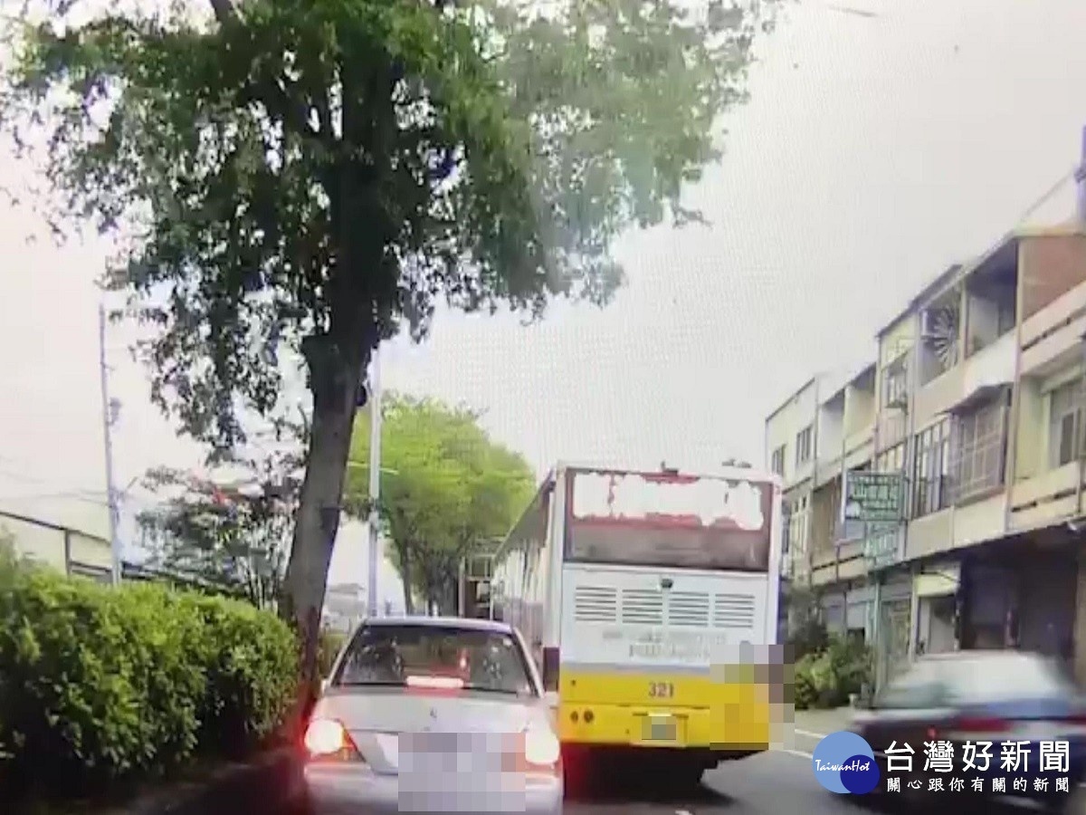 客運惡意逼車險釀禍 網友恕批行徑如同謀殺(圖/翻攝臉書彰化踢爆網)