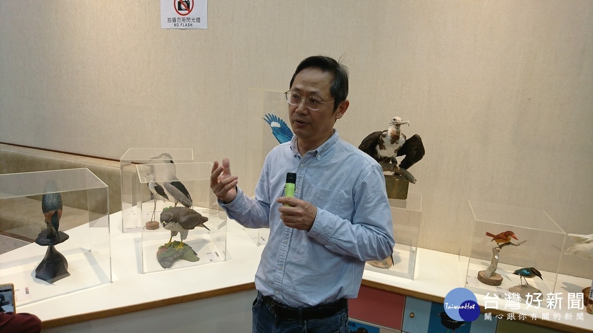 台灣野鳥雕刻大師李宜融老師導覽日本大師的作品以及自身的創作歷程。