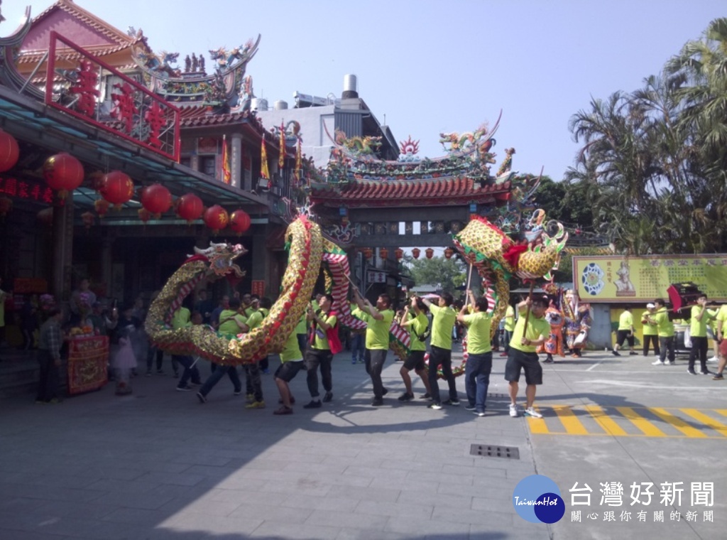 大溪玉玄宮進行繞境祈福,場面熱烈。