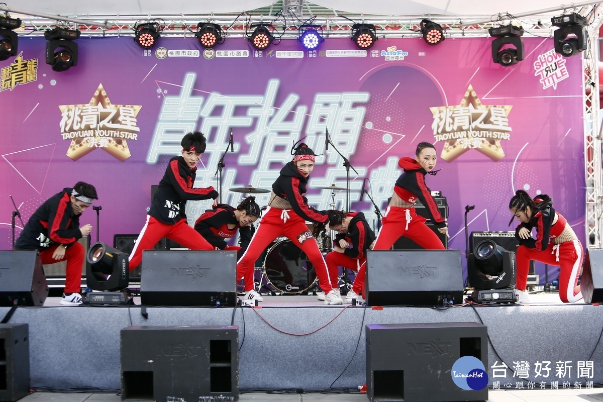 「桃青之星」總決賽中,各路參賽選手無不使出渾身解術展現最佳絕技。