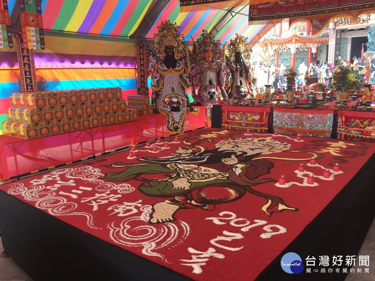 三玄宮展出玄天上帝米雕藝術令人驚艷。(記者扶小萍攝)