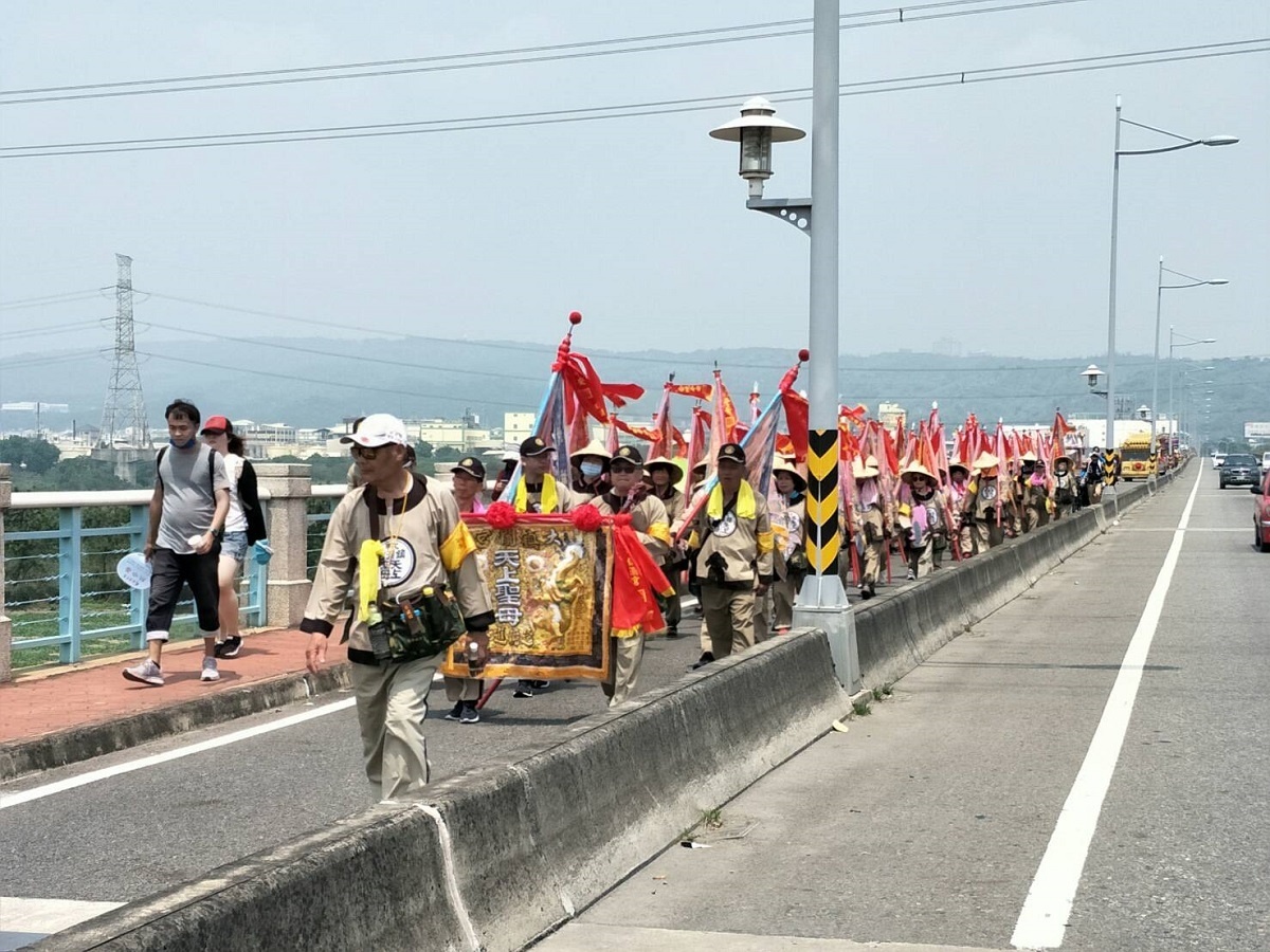 遶境隊伍進入彰化市。