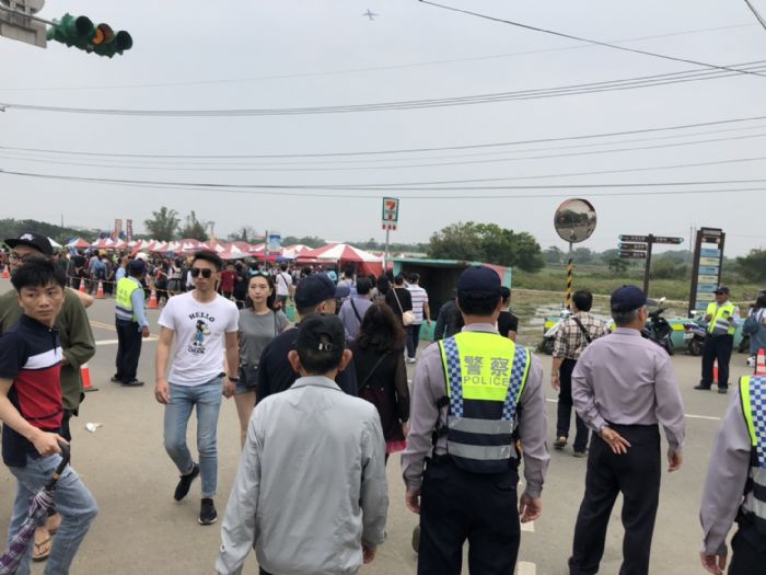 彩色海芋季人潮擁入,桃市府於問題發生即立即解決並追加各項需求,整個活動仍順利圓滿。