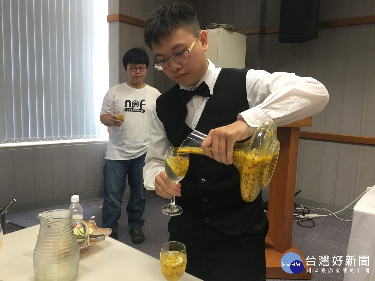 百香果醋等飲品風味獨特。（記者扶小萍攝）