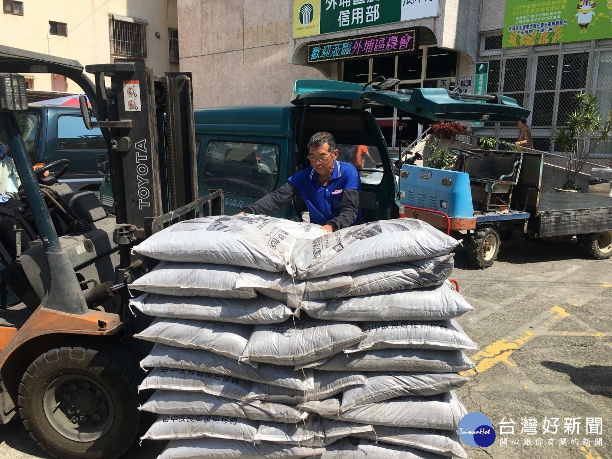 市政府輔導農民使用益菌肥
