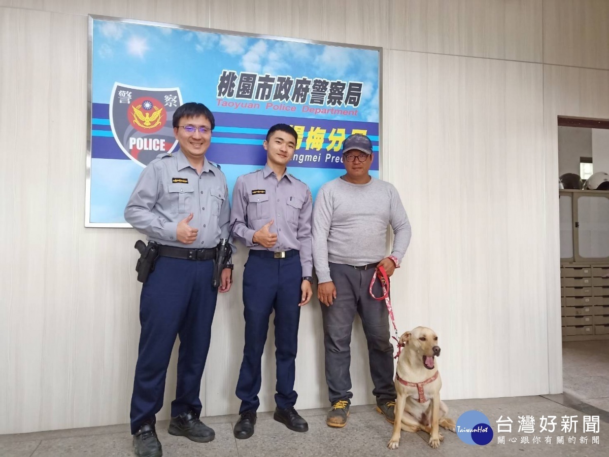 「汪星人」上錯車,暖警利用臉書協尋助其返家。