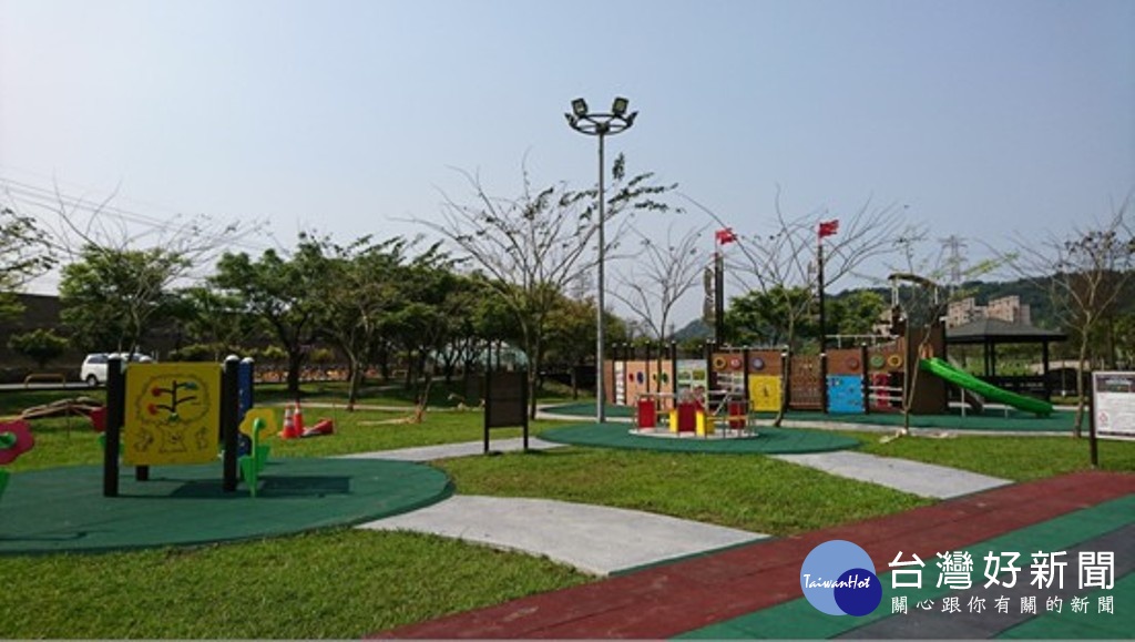 大溪河濱公園所興設的共融式遊具完成，即日起開放使用。