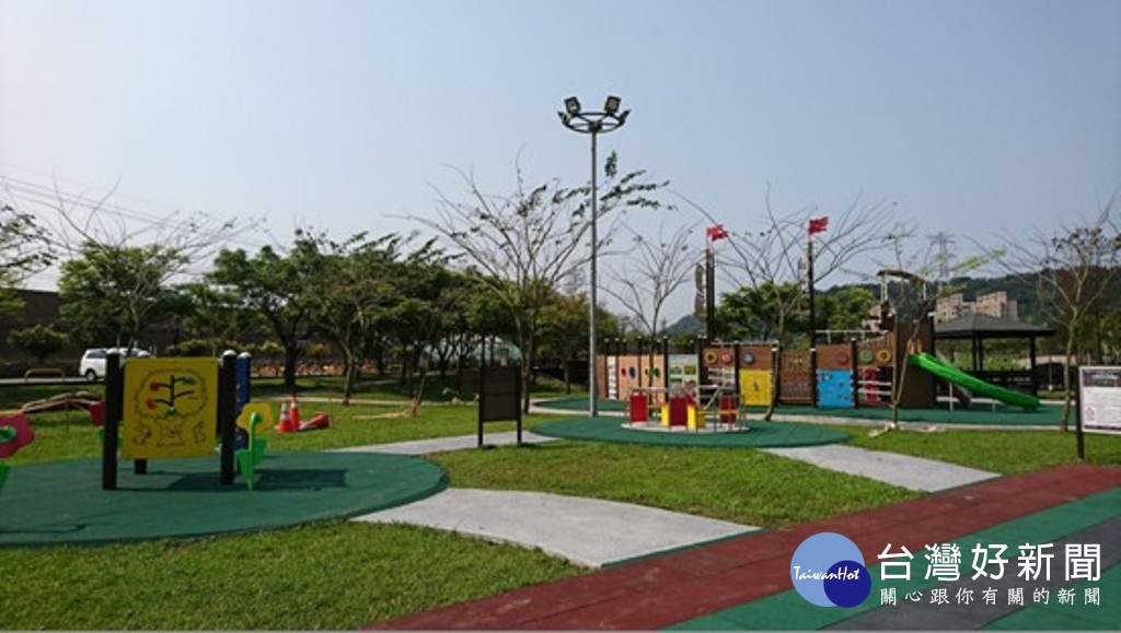 大溪河濱公園所興設的共融式遊具完成,即日起開放使用。