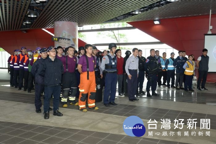 桃園市政府警察局辦理靖勇專案實警演練,強化重大人為危安事件處置能力,減少人員傷亡及財物損失。